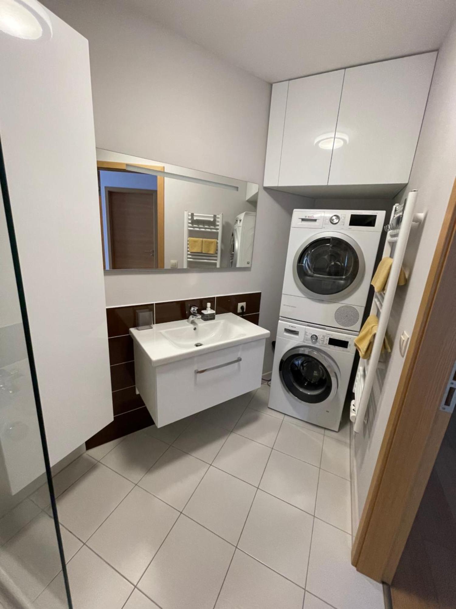 Sag Panorama City Apartment 3 Rooms Free Parking Free Wifi Bratislava Exterior photo